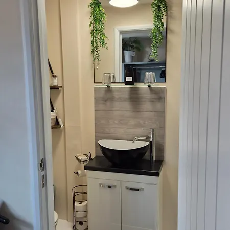 Aparthotel Heads In Beds, The Bull New Location Vale Of York, Carlton Miniott,